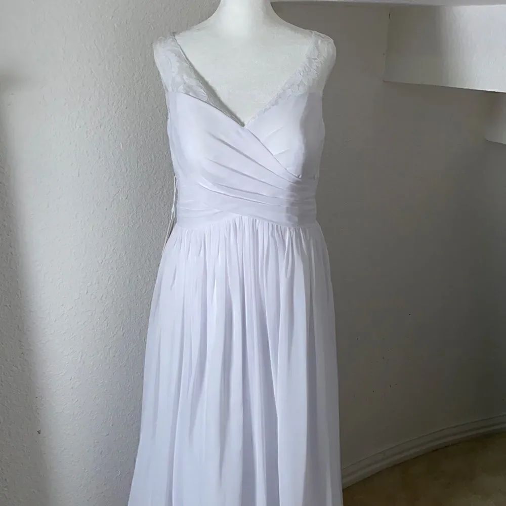 Women’s Elegant White Wedding Dress Size 10 NWT